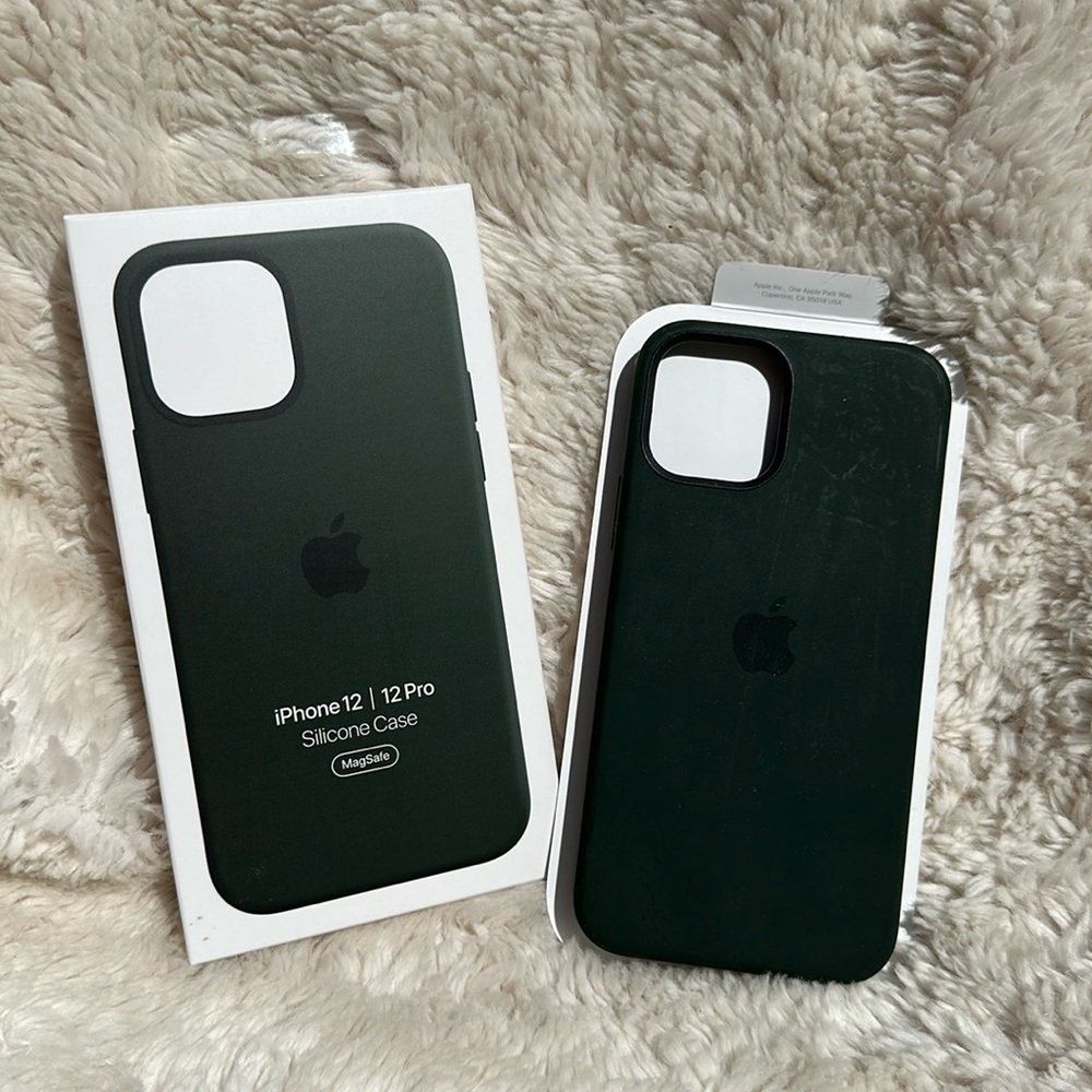 Apple Silicone Case for iPhone 12 | iPhone 12 Pro with MagSafe - Cyprus Green